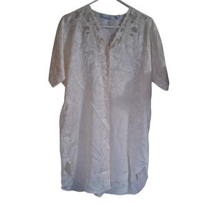 Erika Taylor Ivory Floral Short Sleeve Size Medium Satin Button Front Nightgown